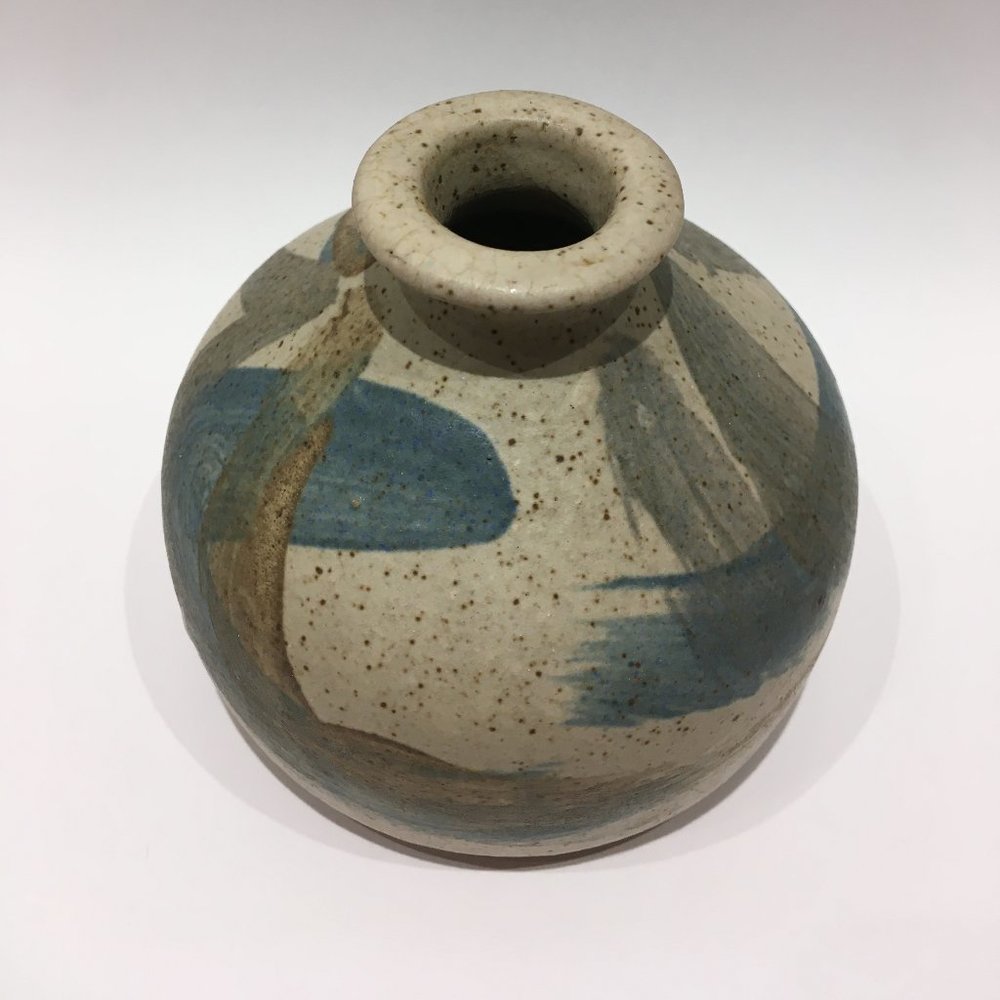 SMALL VASE HAND PAINTED AND SIGNED - Picture 3 of 5